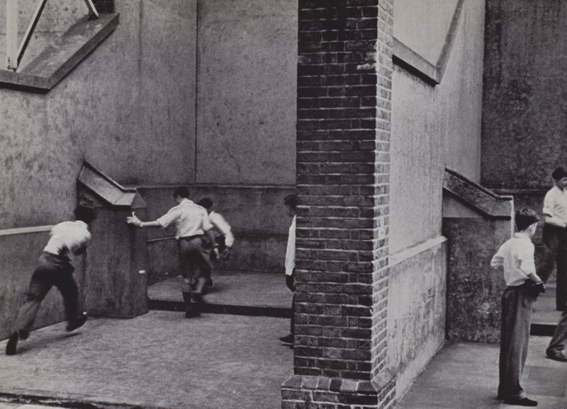 Fives, Eton door Laszlo Moholy Nagy