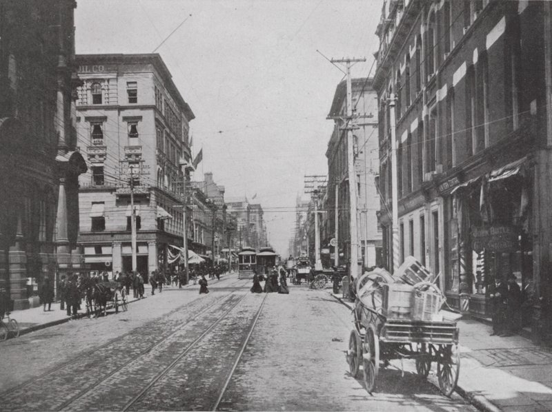 Kijkend omhoog Yonge Street, hoek van King, Toronto door Photographer Canadian