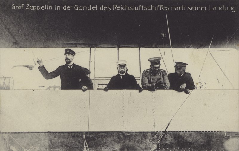Duitse luchtschipbouwer Graaf Ferdinand von Zeppelin in de gondel van een van zijn luchtschepen na landing door Photographer German