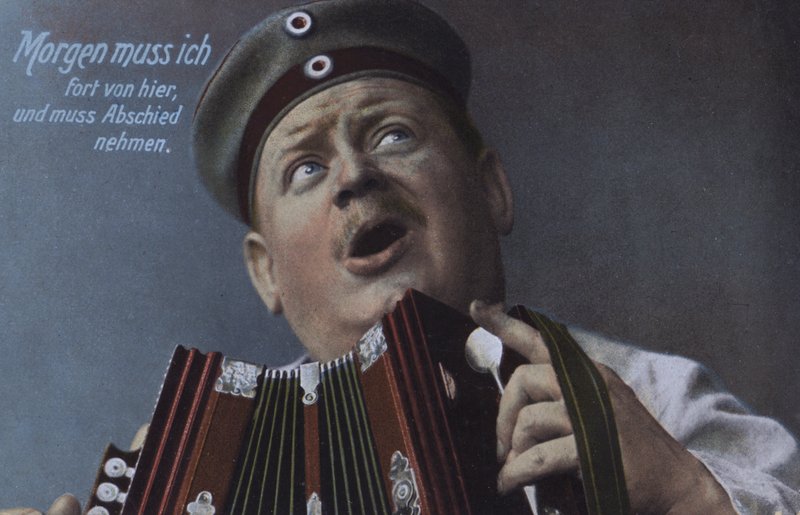 Duitse soldaat die accordeon speelt door Photographer German