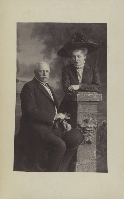 Graaf Ferdinand von Zeppelin, Duitse luchtschipontwerper en bouwer, en zijn vrouw Isabella door Photographer German