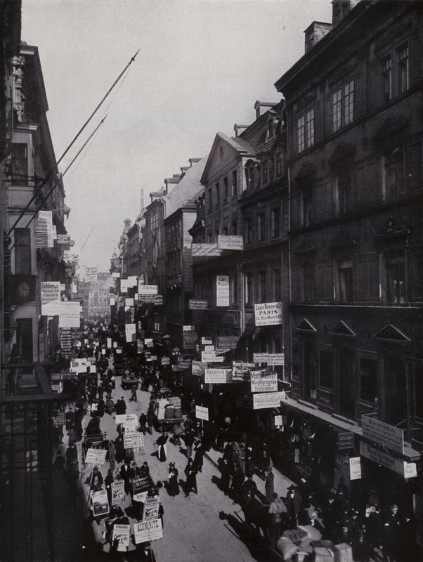 Leipzig: Petersstrasse tijdens de beurs door Photographer German