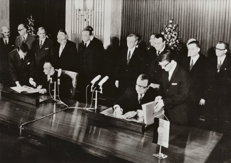 Op 26 mei 1972 werd het Verkeersverdrag, het eerste staatsverdrag tussen de Duitse Democratische Republiek en de Bondsrepubliek Duitsland, ondertekend in de DDR-hoofdstad Berlijn door Photographer German