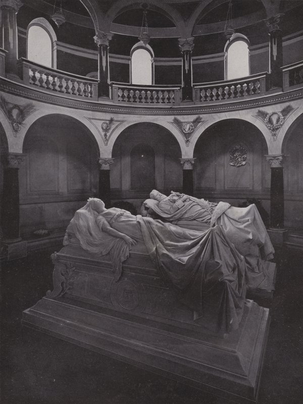 Potsdam, Friedenskirche, Mausoleum met sarcofagen van de keizer en keizerin Friedrich door Photographer German