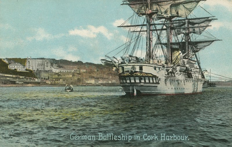 Duitse oorlogsschip in Cork Harbour, Ierland door Photographer Irish
