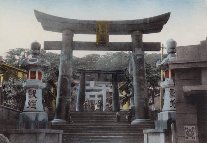 Japan, ca. 1912: Grote Torii bij Suwa-schrijn, Nagasaki door Photographer Japanese