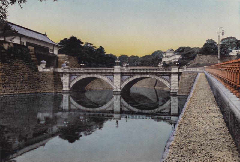 Japan, ca. 1912: Ingang van het Keizerlijk Paleis, Tokio; Waar het kasteel van de Shoguns stond in de tijd van het feodale systeem door Photographer Japanese