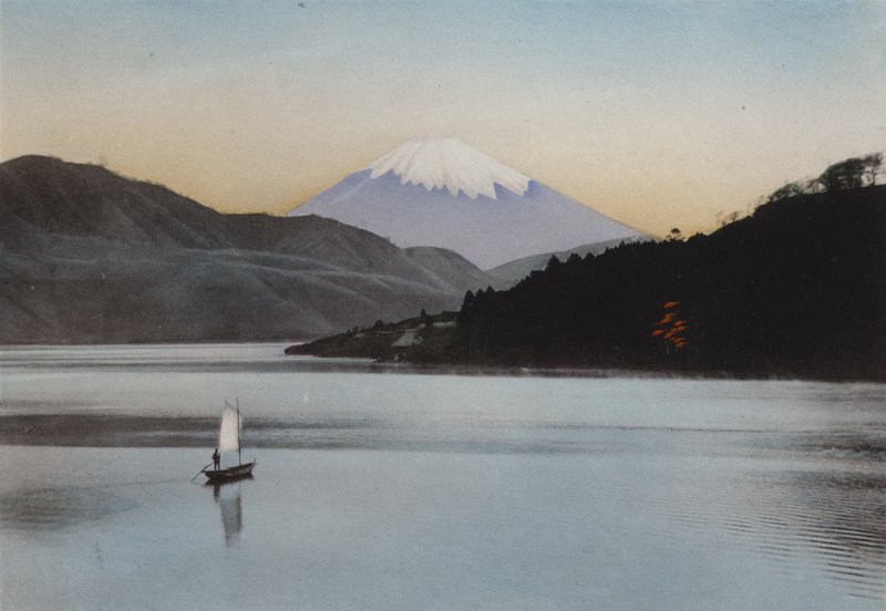 Japan, ca. 1912: Mount Fuji vanaf Hakone-meer door Photographer Japanese