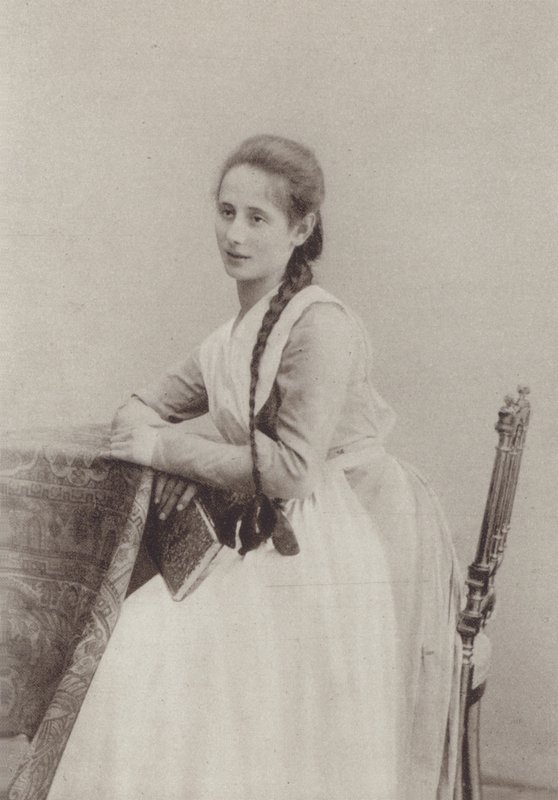 Op 15-jarige leeftijd in haar schooluniform door Russian Photographer