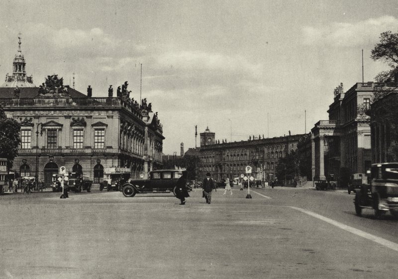 Berlijn: Zeughaus und Kronprinzenpalais door Sasha Stone