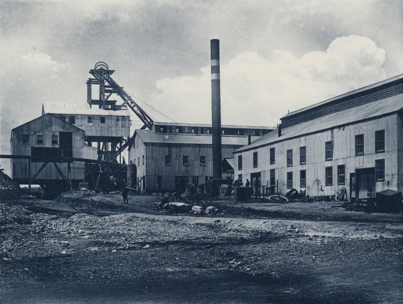 Hoofddeksel, enz., Langlaagte Royal Gold Mining Company door South African Photographer