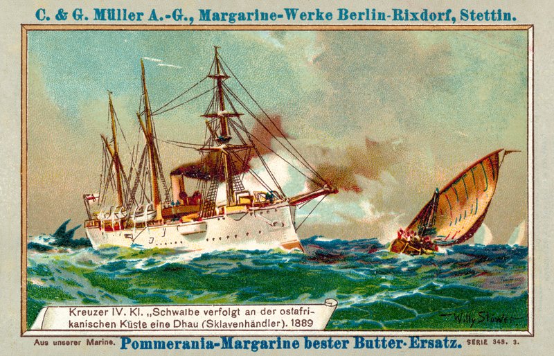 Duitse kruiser Schwalbe achtervolgt een slavenschip voor de Oost-Afrikaanse kust door Willy  Stoewer 