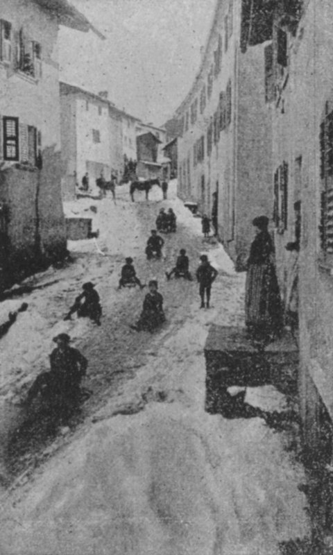 Straat in Liddes in de winter, Route du Grand Saint-Bernard door Swiss Photographer