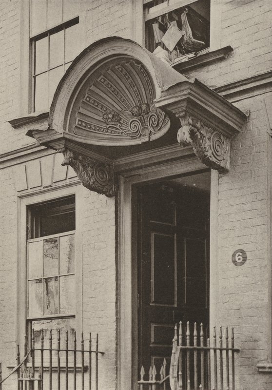 Deur, Bristol (zwart-wit foto) door William Galsworthy Davie