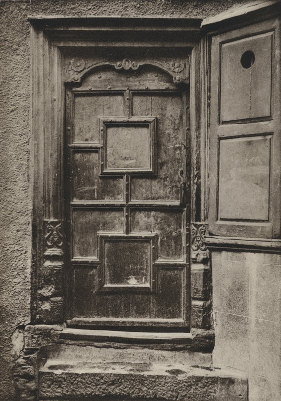 Deur, Looe Street, Plymouth (zw/w foto) door William Galsworthy Davie