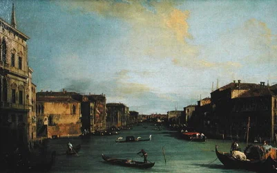 Uitzicht op het Canal Grande vanaf de Rialtobrug