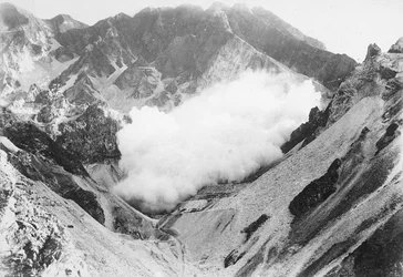 Explosie bij een marmergroeve in de Apuaanse Alpen, Toscane