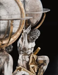 Twee uitzonderlijke terrestrische en hemelse globes, ondersteund door Hercules en Atlas, Augsburg
