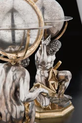Twee uitzonderlijke aard- en hemelglobes, ondersteund door Hercules en Atlas, Augsburg