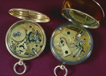 Twee horloges, gemaakt in Parijs