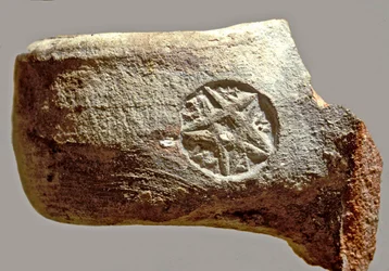 Kruikhandvat met inscriptie in oud Hebreeuws die Yerslm leest (klei)