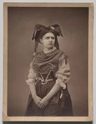Jonge Elzassische vrouw