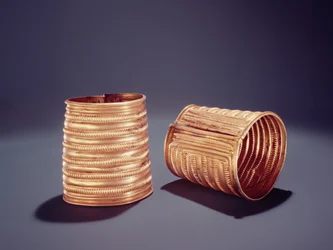 Paar armbanden, uit Derrinboy, County Offaly, Midden Bronstijd