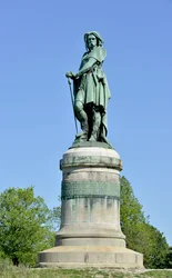 Kolossaal standbeeld van Vercingetorix (72-46 v.Chr.), Gallische leider. Beeldhouwwerk van Aimé Millet (1819-1891), 6,60 m hoog, in 1865 opgericht op het westelijke deel van de Mont Auxois (7 m hoge sokkel van Viollet-le-Duc). Alise-Sainte-Reine, 1865
