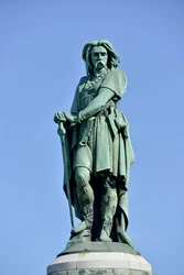 Kolossaal standbeeld van Vercingetorix (72-46 v.Chr.), Gallische leider. Beeldhouwwerk van Aimé Millet (1819-1891), 6,60 m hoog, in 1865 opgericht op het westelijke deel van de Mont Auxois (7 m hoge sokkel van Viollet-le-Duc). Alise-Sainte-Reine, 1865.