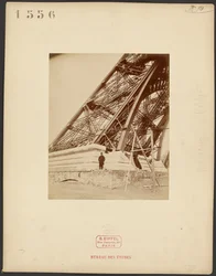 Fundamenten, ligger, arbeider: Eiffeltoren