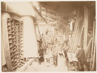 Mannen aan het werk tijdens de bouw van het Vrijheidsbeeld, Parijs