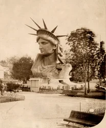 Het hoofd van het Vrijheidsbeeld, in 1883 tentoongesteld in Parijs