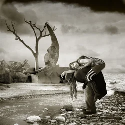 Op de rug door een surrealistisch landschap