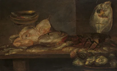 Stilleven met vis en een kreeft en oesters op een tafel in de buurt