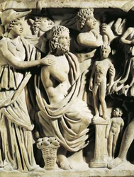 Marmeren sarcofaag, Reliëf dat Prometheus-mythe afbeeldt, Detail, Athena helpt Prometheus terwijl hij mensen creëert, Uit Arles