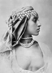 Jonge Algerijnse vrouw, c. 1890-1900