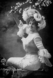 Marie Studholme 1875-1930, Engelse theateractrice, 1902-1903