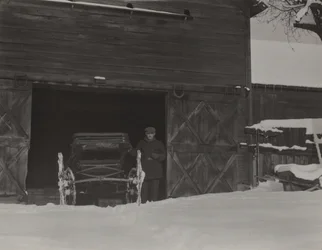 Schuur, koets en sneeuw