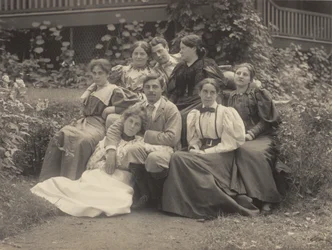 Ma, tante Rosa, Selma, Ag, Emmy, Ralph Bernheim, Hans Wetzler en Minnie Wetzler, Lake George