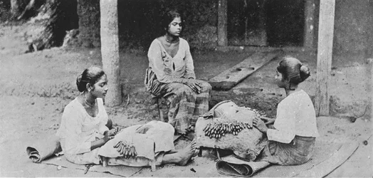 Kantmakers - Ceylon kant is volledig handgemaakt, ca. 1890, 1910