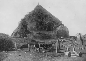 De Verwoeste Steden van Anuradhapura. Ruanwella Dagoba, Olifantenplatform, c1890, 1910