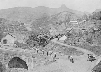 Uitzicht op Maskeliya met Adams Peak, ca. 1890, 1910