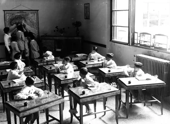 Villa Rosa Maltoni Mussolini: jongens in een klaslokaal