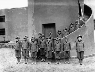 Villa Rosa Maltoni Mussolini: portret van kinderen in Friulische militaire uniformen