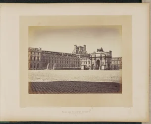 Paleis van de Tuilerieën in brand. Gezicht op de Place du Carrousel.