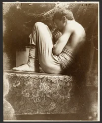 [Mannelijk model in foetushouding, Parijs].