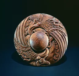 Rondel versierd met twee griffioenen, Altai nomadisch