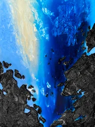 Diepblauw kustlandschap (abstract)