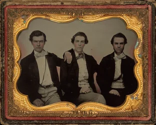 Portret van drie jonge mannen
