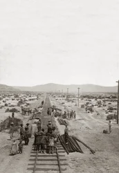 Bouw in 1869 van de Central Pacific Railways - Nevada - Arbeiders bouwen de spoorlijnen van de Central Pacific Company om de eerste Noord-Amerikaanse transcontinentale spoorweg te bouwen. (Central Pacific Railroad company)